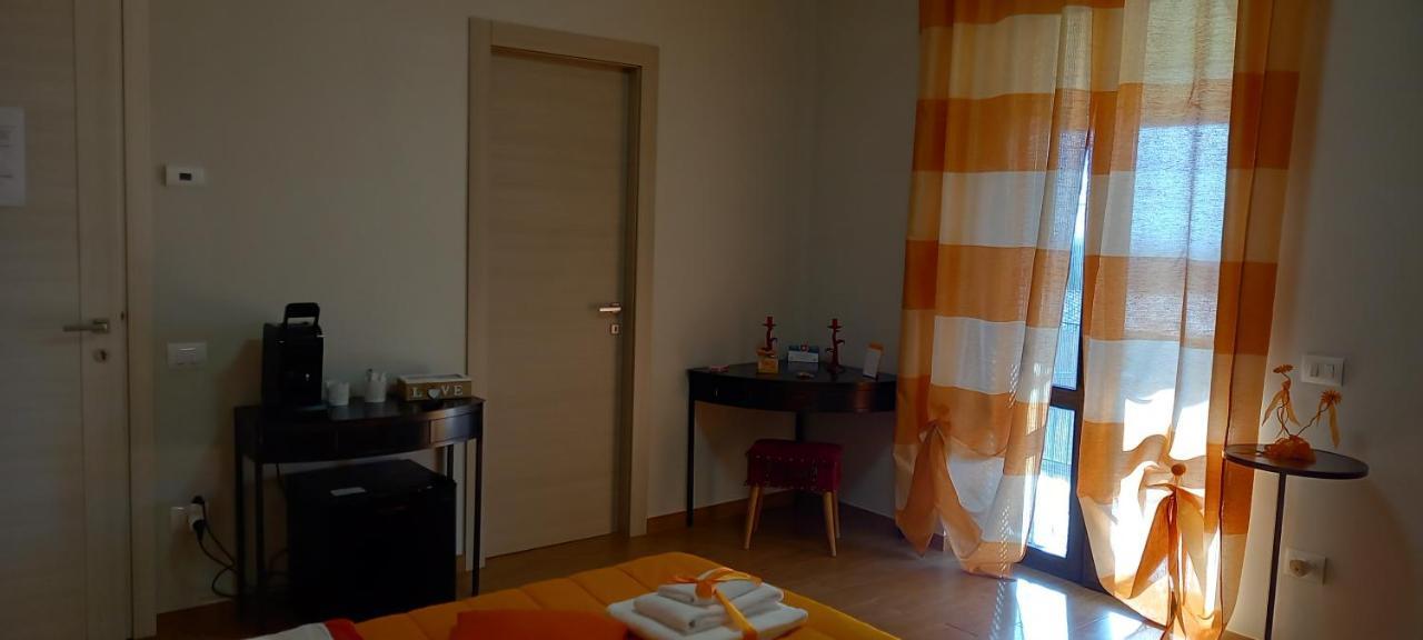 B&B Le Bacette คาปราโรลา ภายนอก รูปภาพ