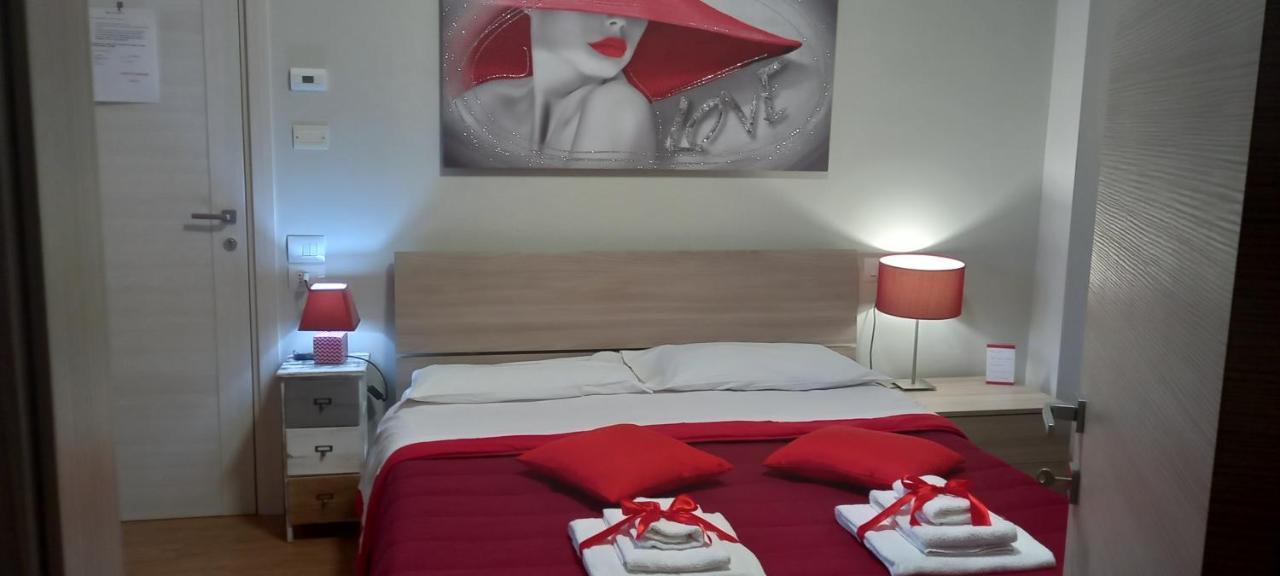 B&B Le Bacette คาปราโรลา ภายนอก รูปภาพ