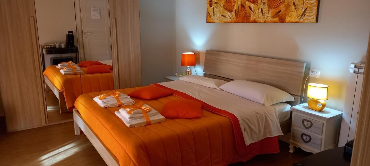 B&B Le Bacette คาปราโรลา ภายนอก รูปภาพ
